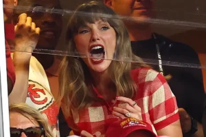 Taylor Swift Attends First Chiefs Game as Travis Kelce’s Wife, Watches Him Make NFL History